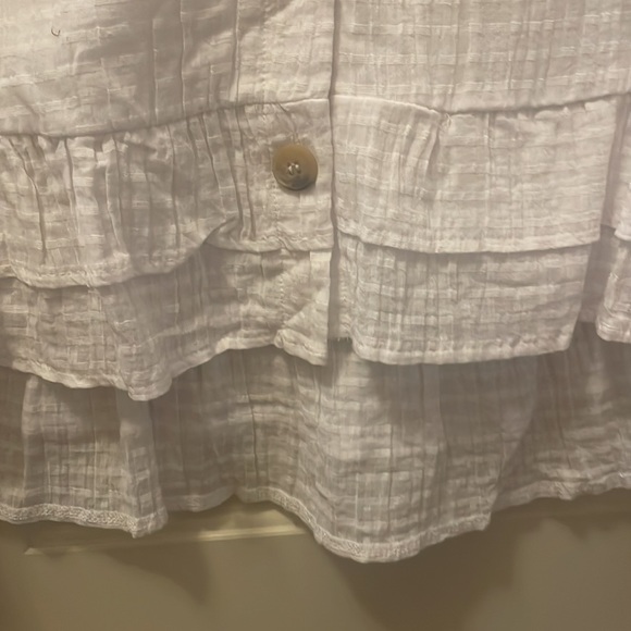 Women’s white button down blouse with ruffled edge. - Picture 3 of 4